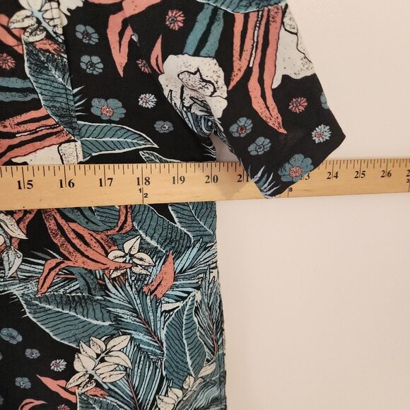 Volcom Hawaiian Shirt Teal Black Tropical Floral Short Sleeve Mens Small NEW - Picture 8 of 14